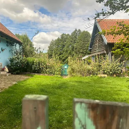 Pod Tulipanem Nad Jeziorem Farma *