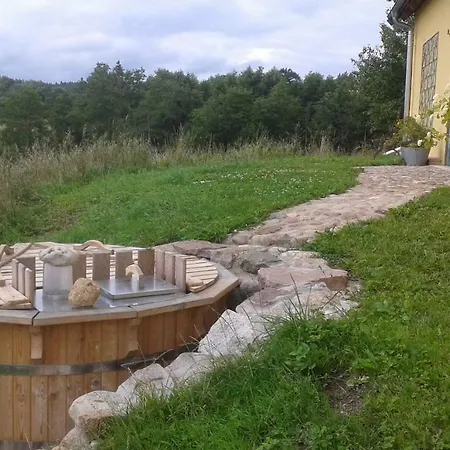 Farma Pod Tulipanem Nad Jeziorem *