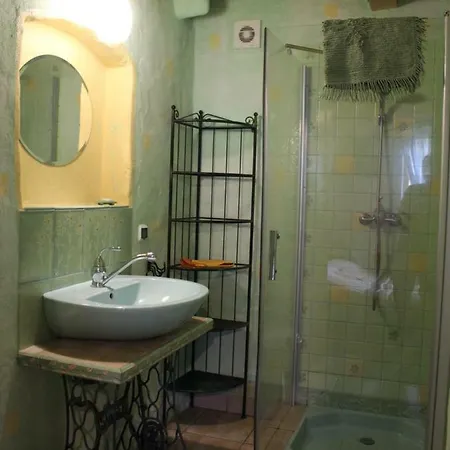 Pod Tulipanem Nad Jeziorem Farma *