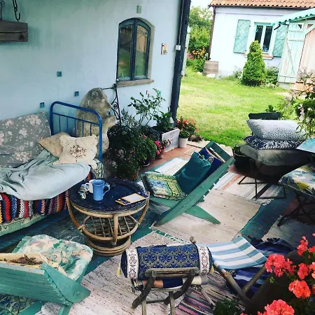 Pod Tulipanem Nad Jeziorem